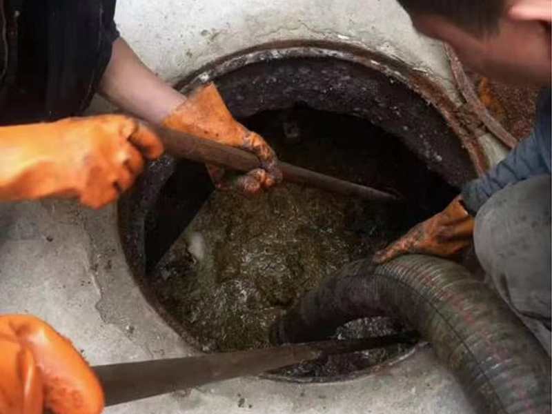 德保清理化粪池时如何避免沼气的危害?